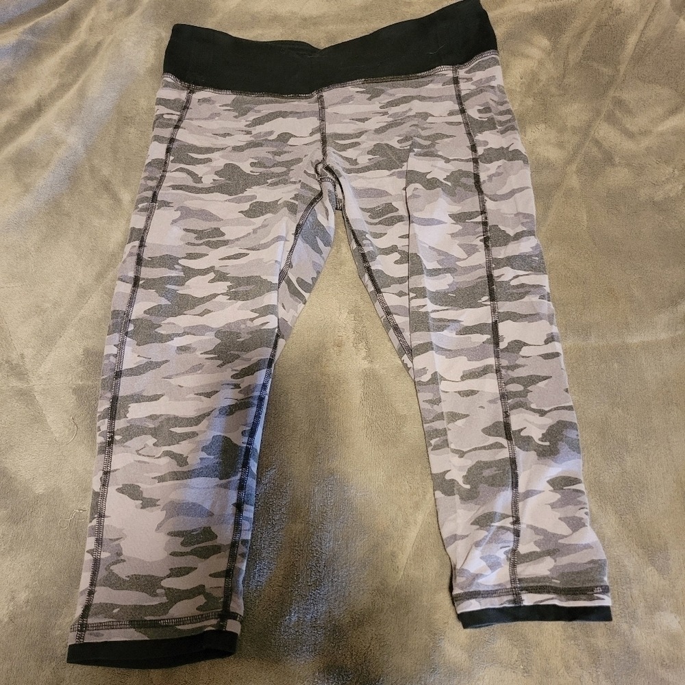 Blue / Gray Camo colored Champion cropped‎ leggings womens size M